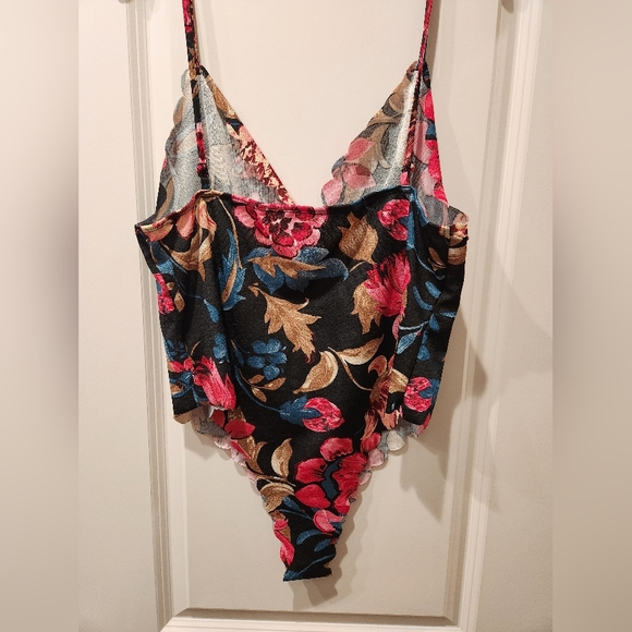 Floral Bodysuit - Picture 2 of 2